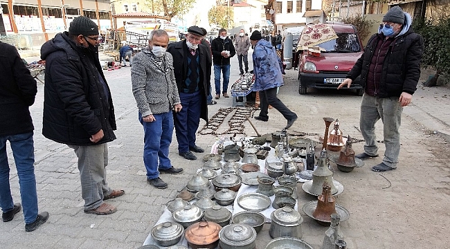 Asırlık eski eşya pazarına yoğun ilgi