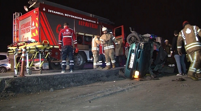 Avcılar'da taş bariyerlere çarpan otomobil takla attı: 1 yaralı