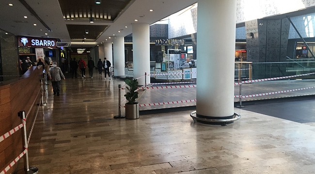 AVM'de yerde yemek yiyenler için tedbir alındı