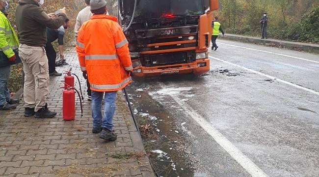Bartın'da seyir halindeki tır alev aldı