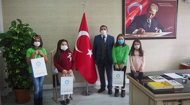 Başarılı öğrencilere ödülleri verildi