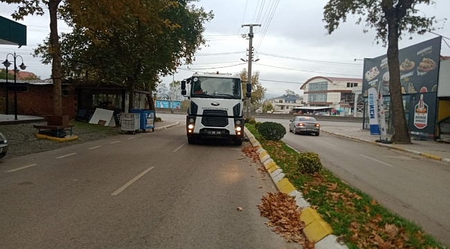 Başiskele'de cadde ve sokaklar aralıksız temizleniyor
