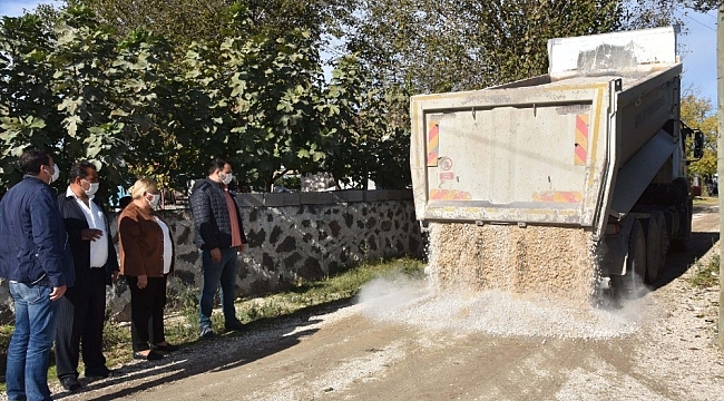 Başkan Erdem: "Ceyhan'da asfaltsız yol kalmayacak"