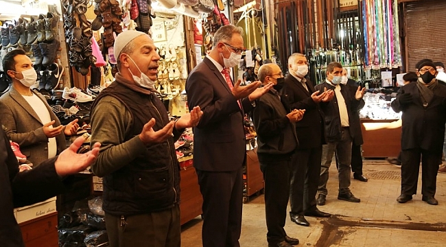 Başkan Kuş, esnafla bereket duasına katıldı