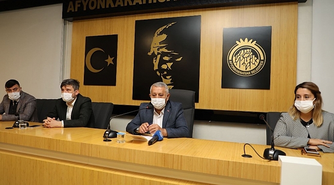 Başkan Zeybek'ten mahalle muhtarlarına korona virüs uyarısı!