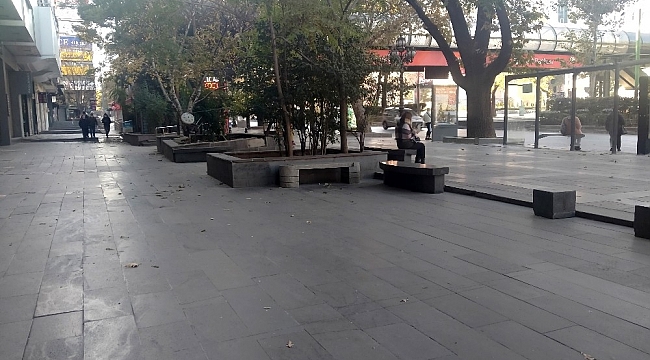 Başkent'te kısıtlama bitti, vatandaşlar sokağa indi