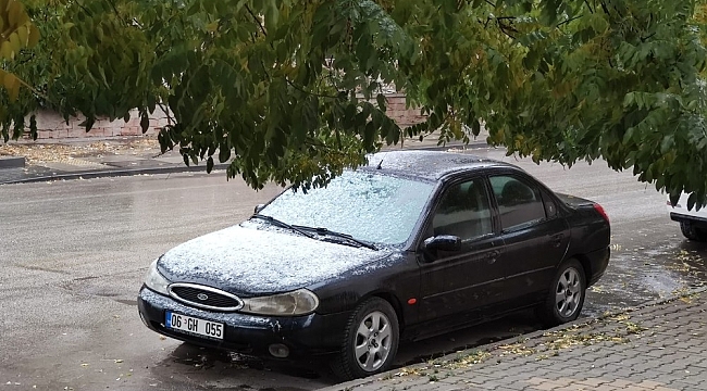 Başkent'te mevsimin ilk karı yağdı