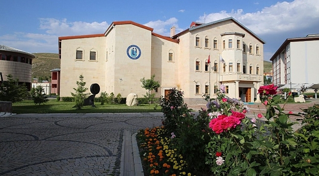 Bayburt Üniversitesi geliştirdiği 'Akademik Değerlendirme Sistemi' ile dijital değerlendirmeler yapıyor