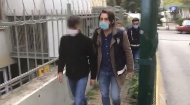 Bayrampaşa'da trafikte motosikletle seyrederken havaya ateş açan iki şahıs yakalandı