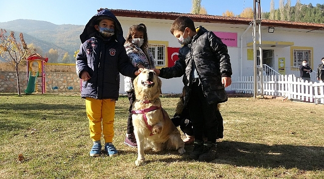 Bir bacağı kesildi, öğrencilerin sevgisi ile hayata tutundu