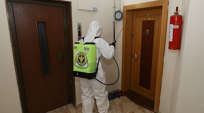 Buca Belediyesinden korona virüsü görülen apartmanlara dezenfekte
