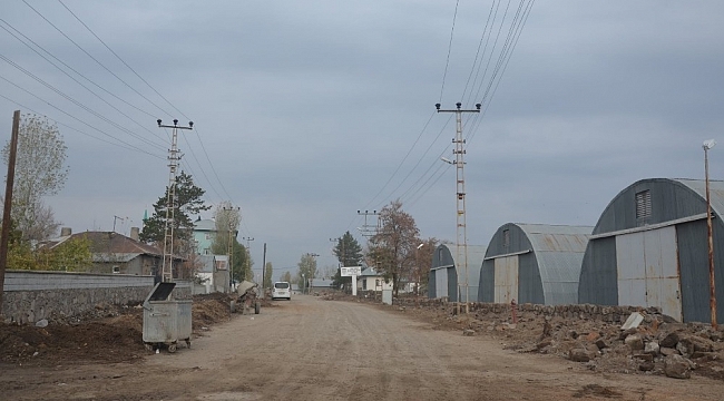 Bulanık'ta elektrik kabloları yer altına alınıyor