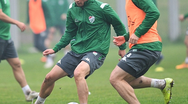 Bursaspor, Adanaspor maçı hazırlıklarını yağmur altında sürdürdü