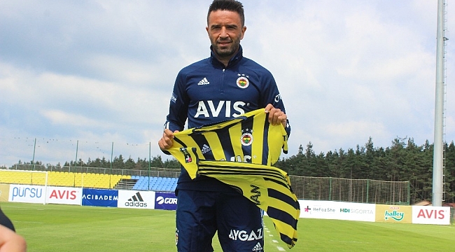 Caner, Gökhan ve Sosa eski takımına karşı
