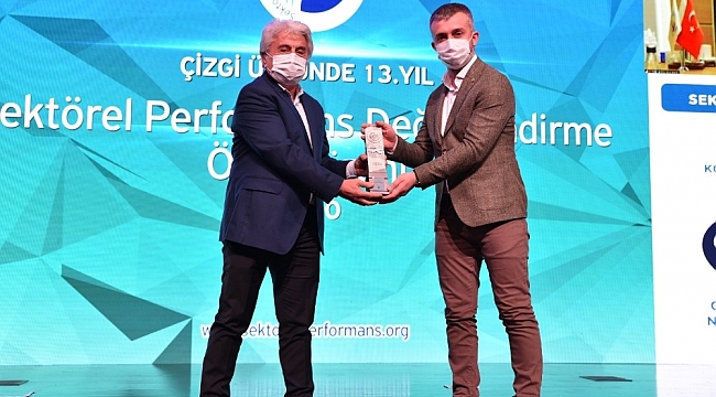Cansu'ya sektörel performans ödülü