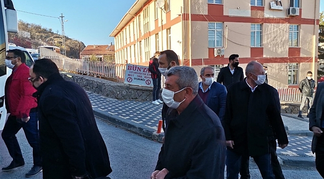 CHP'liler tarafından mahkemeye verilen şehit babasının yargılandığı dava ertelendi