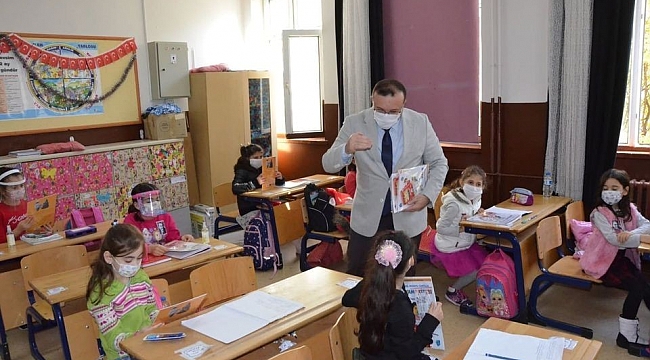 Çocuklara boyama kitabıyla korana virüs anlatıldı