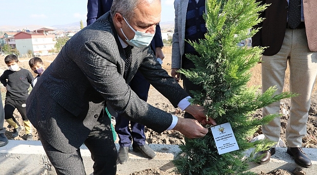 Cumhurbaşkanı Erdoğan adına fidan diktiler
