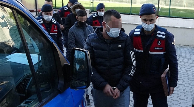 Çuvallar içinde 9 kilo esrarla yakalandılar