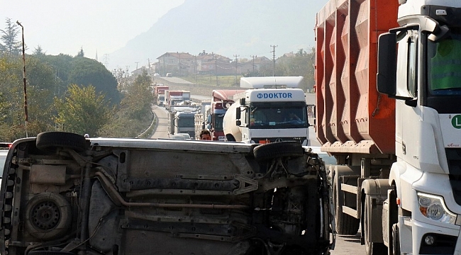 D-650 karayolunda kaza, uzun araç kuyrukları oluştu