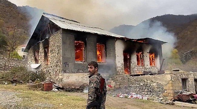 Dağlık Karabağ'da yenilgiyi hazmedemeyen Ermeniler Kelbecer'de evleri yaktı