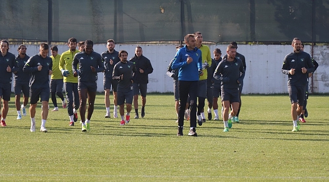 Denizlispor'da 3 oyuncu takımdan ayrı çalıştı