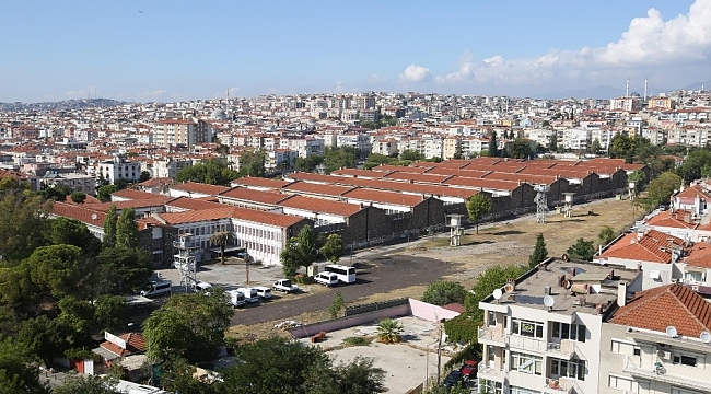 Deprem nedeniyle Buca Cezaevi boşaltıldı, mahkumlar başka cezaevlerine nakledildi