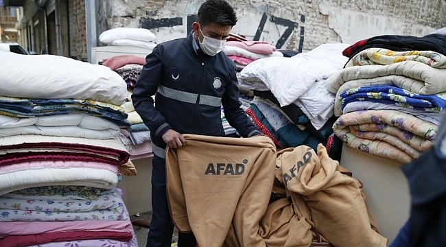 Depremzedelere ait battaniyeleri satılığa çıkardılar