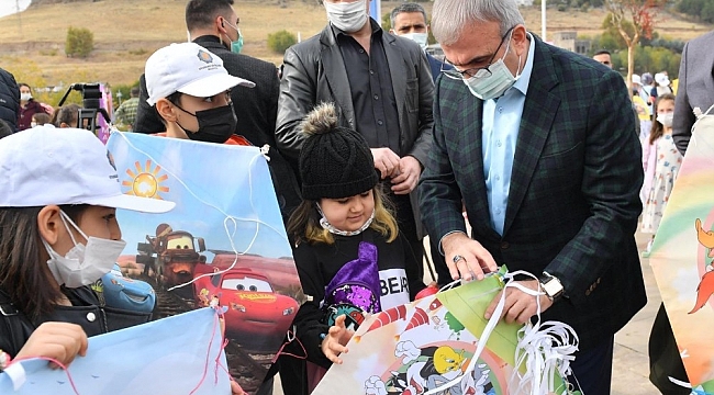 Diyarbakır'da çocuklar uçurtma şenliğinde buluştu