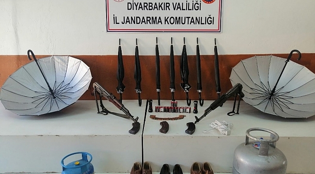 Diyarbakır'da teröristlere ait ısı yalıtımlı şemsiyeyle gizlenen sığınak tespit edildi