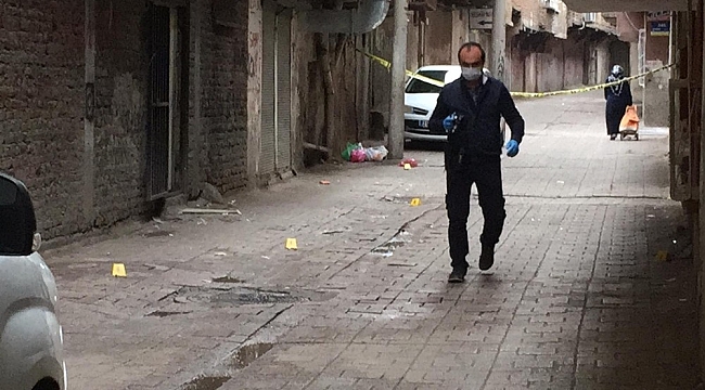 Diyarbakır'da torbacılar çatıştı, 1 kadın yoldan geçerken vuruldu