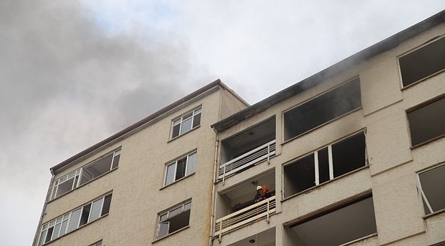 Elazığ'a hasarlı binada yangın