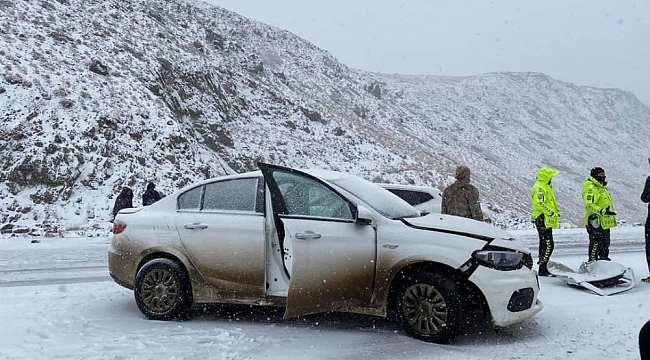 Erzincan'da trafik kazası: 5 yaralı