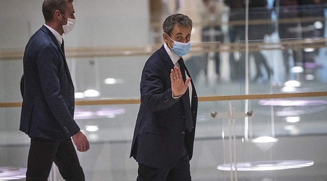 Eski Fransa Cumhurbaşkanı Sarkozy'nin yolsuzluk davası ertelendi