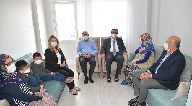 Evi yanan ailenin yüzünü güldürdü