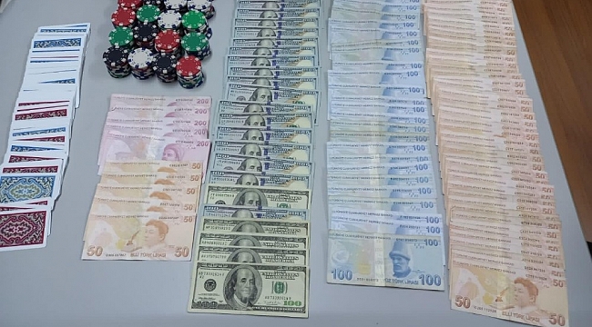 Evlerini kumarhaneye çevirdiler