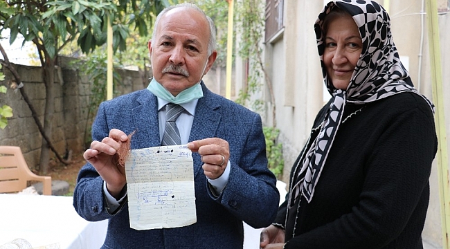 Evlilik cüzdanında sakladığı mısır püskülünü 46 yıl sonra çıkardı