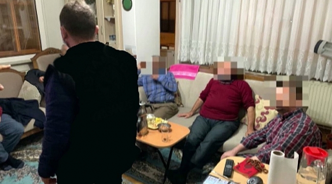 FETÖ'nün Erzincan akademisyenler imamı gaybubet evinde "maklube" sofrasında yakalandı