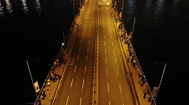 Galata köprüsünde olta balıkçılarının yoğunluğu havadan görüntülendi