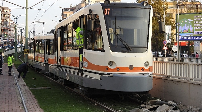 Gaziantep'te tramvay raydan çıktı