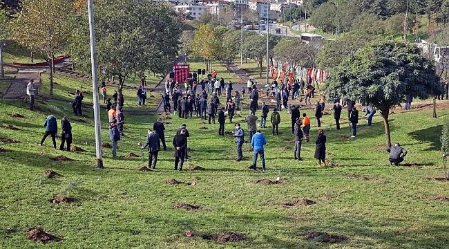 Gaziosmanpaşa'da şehit öğretmenler anısına fidan dikildi