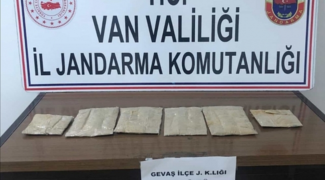 Gevaş'ta 1 kilo 408 gram eroin ile 3 kilo 50 gram metamfetamin ele geçirildi