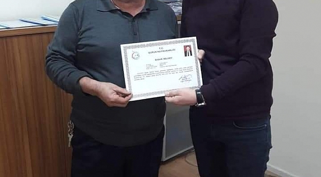 Gürün kaymakamlığından 25 yıllık devlet memuruna başarı belgesi