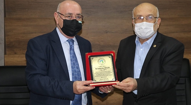 Hayırsever iş adamları ve esnafa plaket