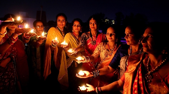 Hindistan'daki Diwali Işık Festivali'nden renkli görüntüler
