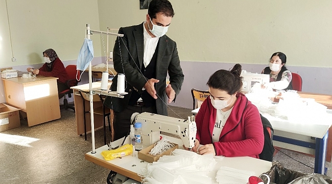 İlçede üretilen 50 bin adet maske ücretsiz dağıtılmaya başlandı