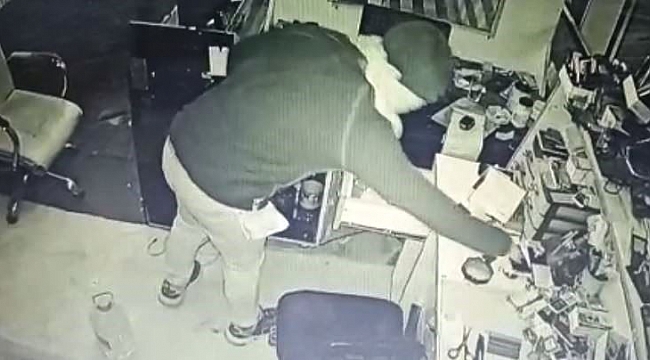 İş yerinden cep telefonu hırsızlığı kamerada
