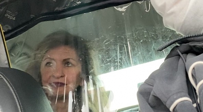 İstanbul'da alkollü kadının taksiciye zor anlar yaşattığı anlar kamerada