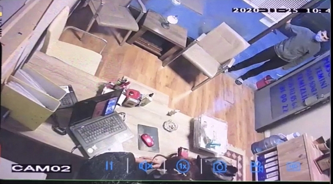 İstanbul'da "terlikli telefon hırsızını" polis, terliğinden yakaladı