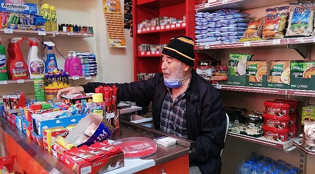 İstanbul'da yaşlı adama markette ekmek bıçağıyla gasp girişimi